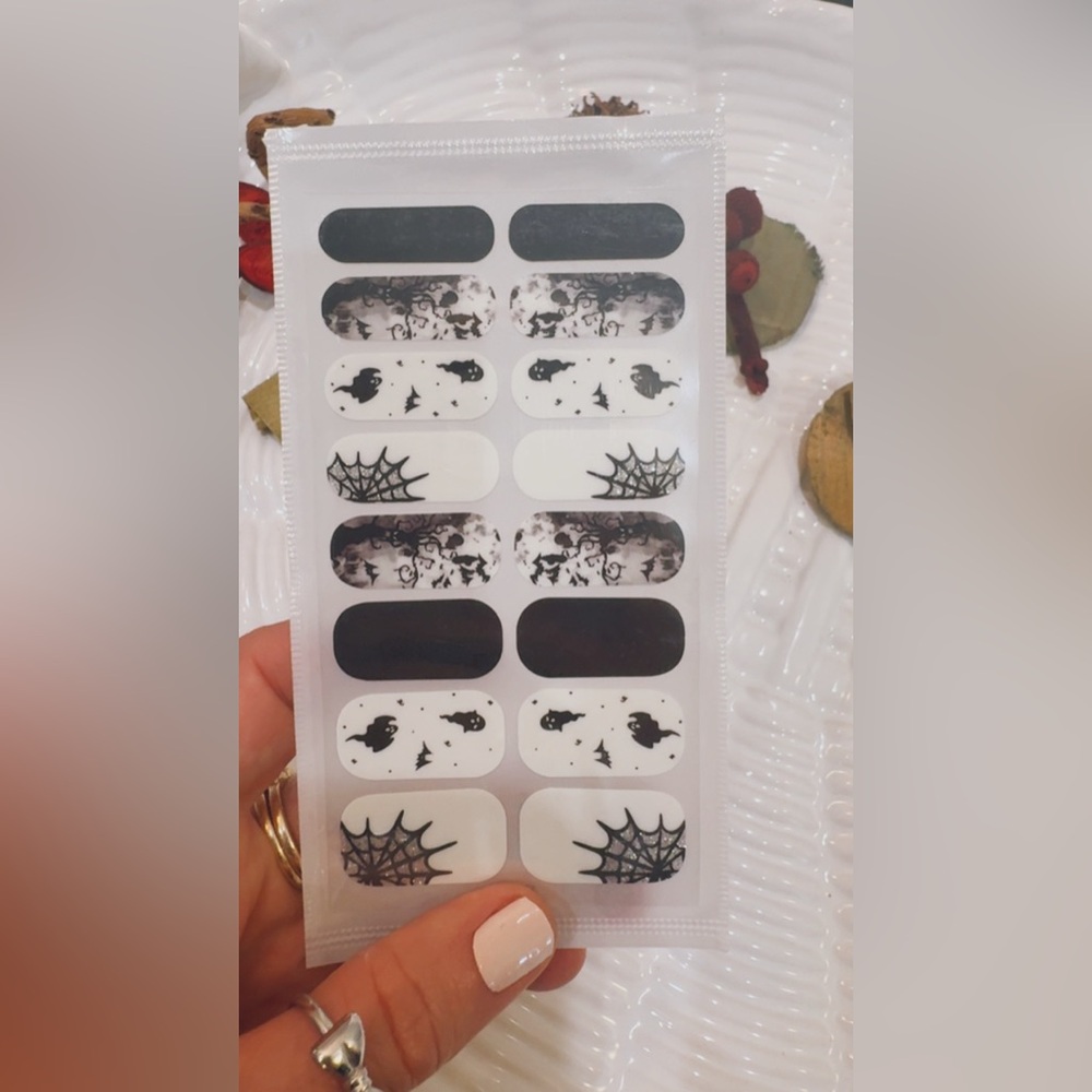 👻 Ghostly Glam Nail Wraps – Halloween Nails, Black & White DIY Mani